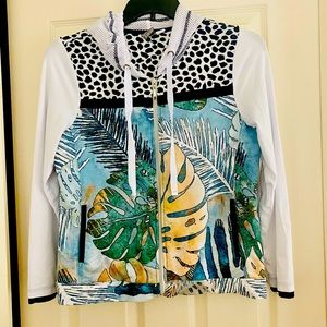 Dolcezza light jacket - medium - like new ! zipper front with hood attached